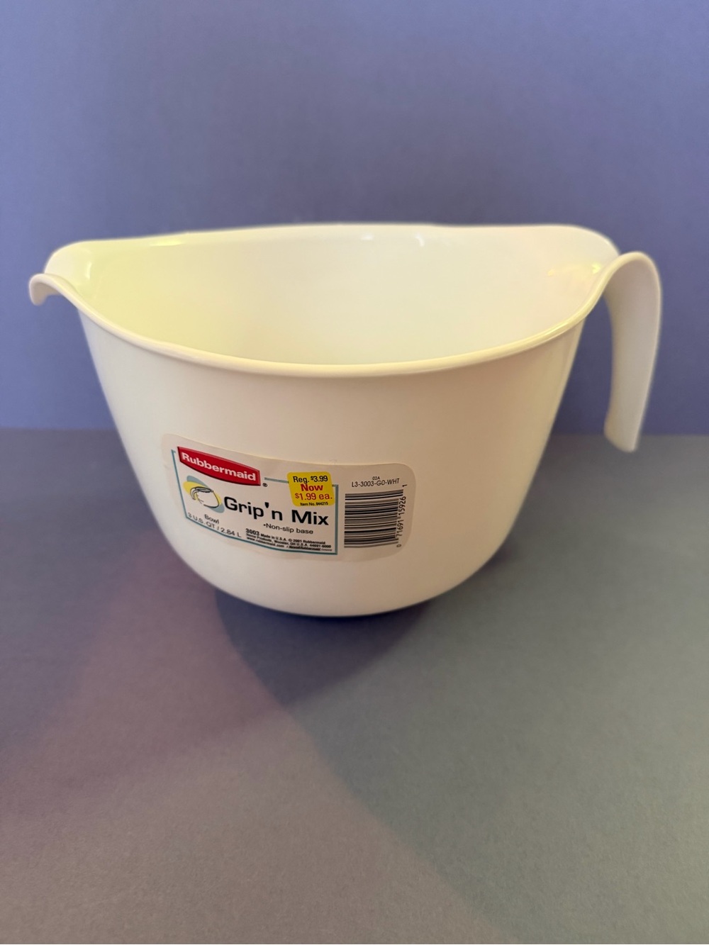VTG Rubbermaid White Grip 'n Mix Bowl with Handle and Pour Spout made in USA